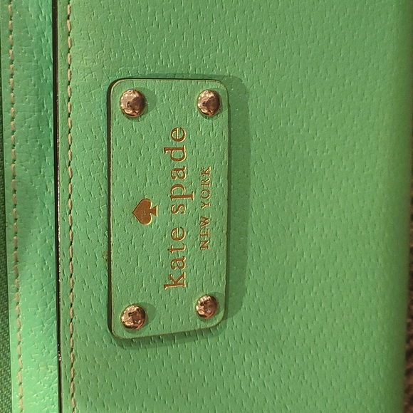 Kate Spade Kelly Green genuine leather wristlet - Picture 10 of 11